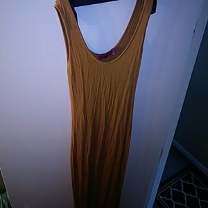 Yellow bodycon dress. Flower sandals